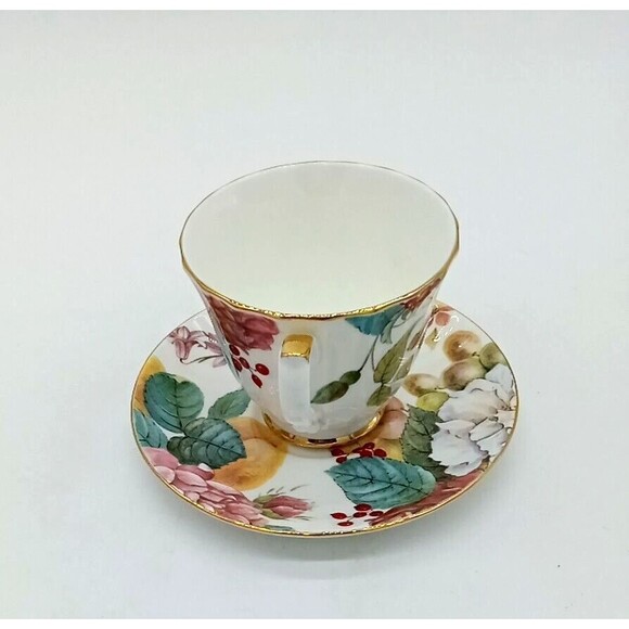 Vintage Royal Winchester Bone China Dutchess Fruit & Floral Pattern Cup & Saucer - Picture 2 of 8